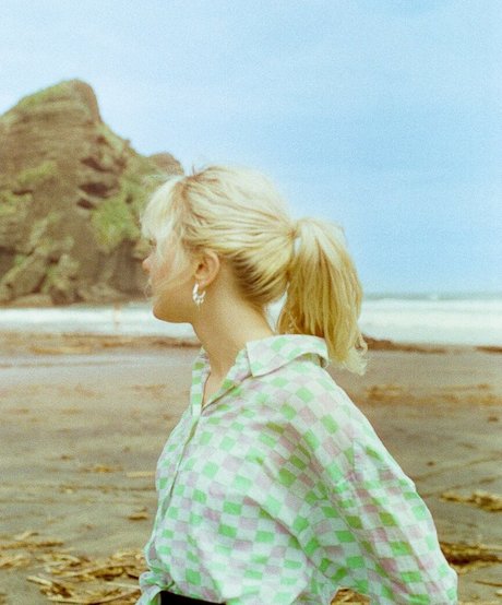 Maisie Peters onlyfans images