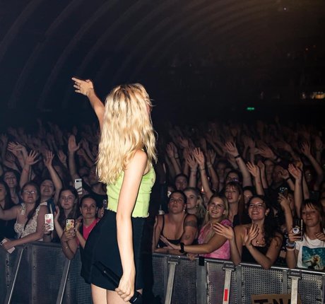 Maisie Peters Profile pic