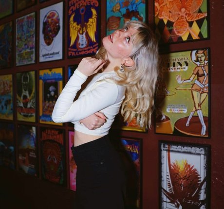 Maisie Peters nude leak onlyfans