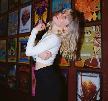 Maisie Peters onlyfans nudes leaked