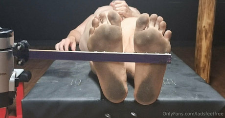 ladsfeetfree nudes only fans