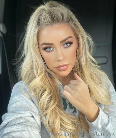 tiffanystanleyx onlyfans boobs