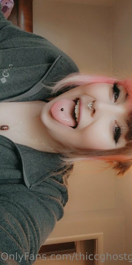 thiccghostgirl onlyfans model photos