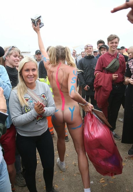 Lily Lowe onlyfans pics