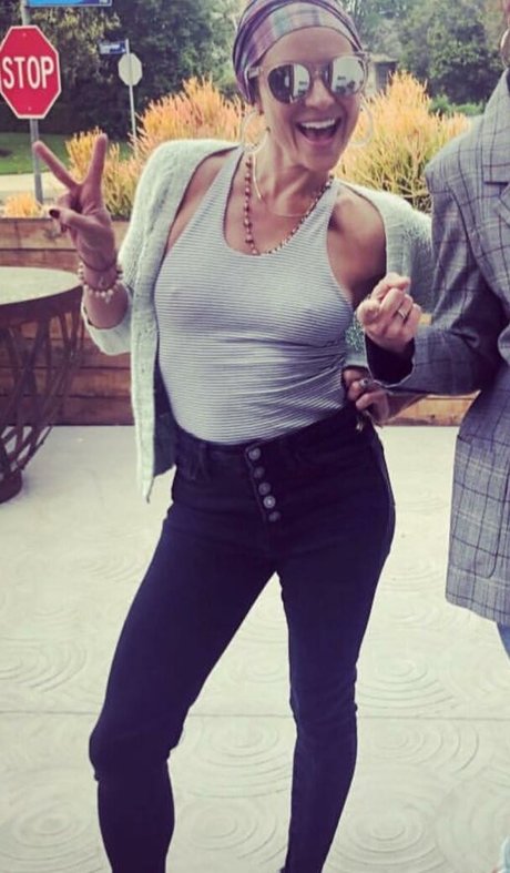 Christine Lakin onlyfans pictures