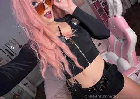 tayloreverlyxo onlyfans model