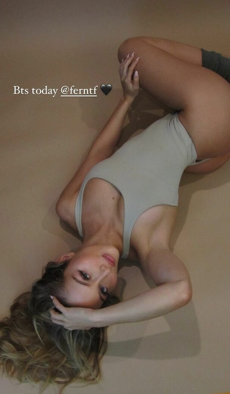 Helois Huthart onlyfans strip tease