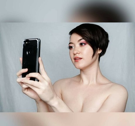 Elysia Griffin onlyfans leajs