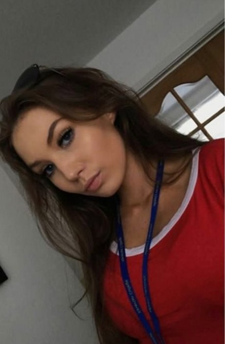 Elise Clayton onlyfans pictures