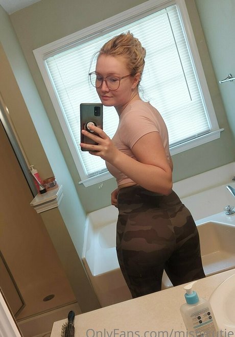 MistyCutie onlyfans topless