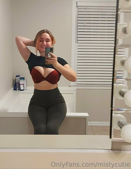 MistyCutie onlyfans striptease