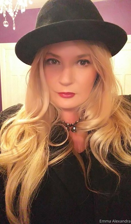 uniquilyyours onlyfans fotos