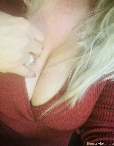 uniquilyyours nudes onlyfans