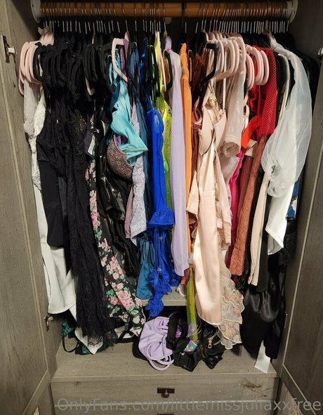 littlemissjuliaxxfree onlyfans leaked pictures