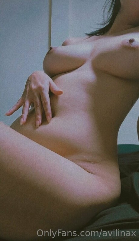 avilinax onlyfans naked