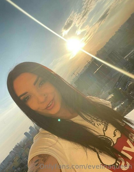 evelinaqueen onlyfans nude leaks