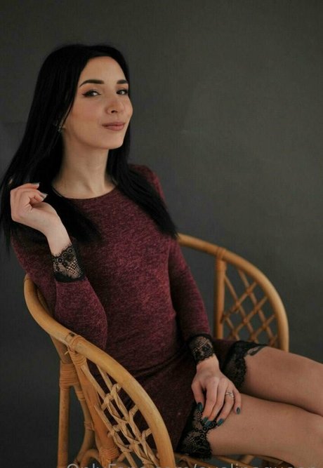 evelinaqueen naked onlyfans leaked