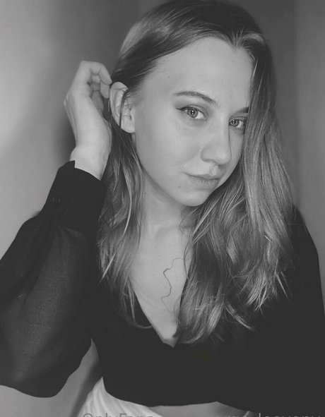 margo leevony onlyfans strip tease