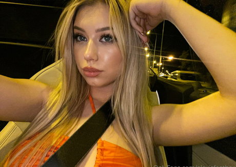 alexisfeather onlyfans pictures