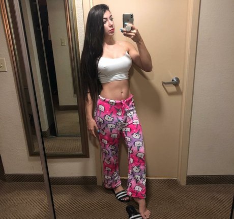 Yasmim Casadias nude onlyfans