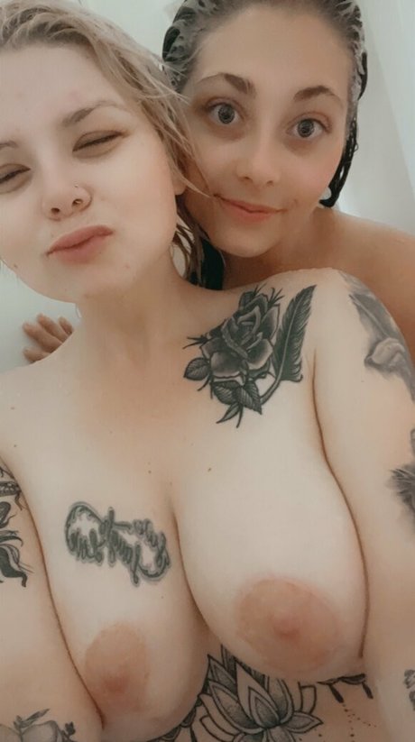 queenbeeautiful2021 onlyfans naked leaked