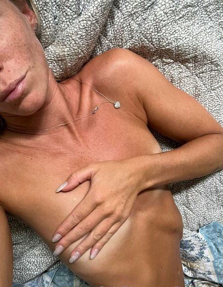 ita96elly only fans naked