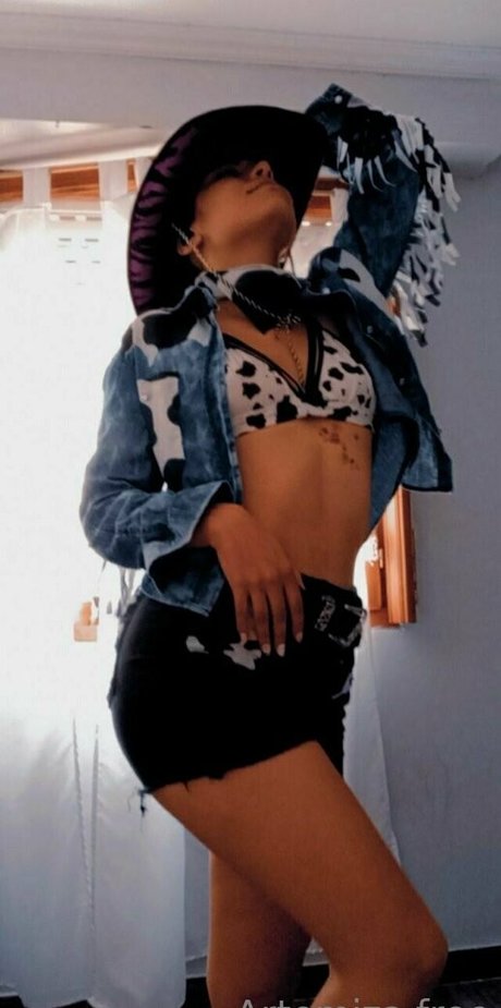 artemi za free nude onlyfans porn