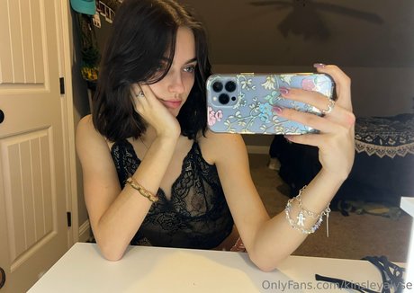 kinsleyalyse onlyfans leaks nude