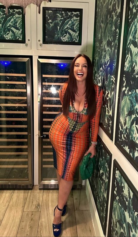 Yesjulz topless onlyfans