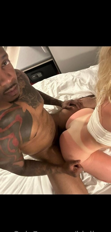 biglivvv only fans leak nude