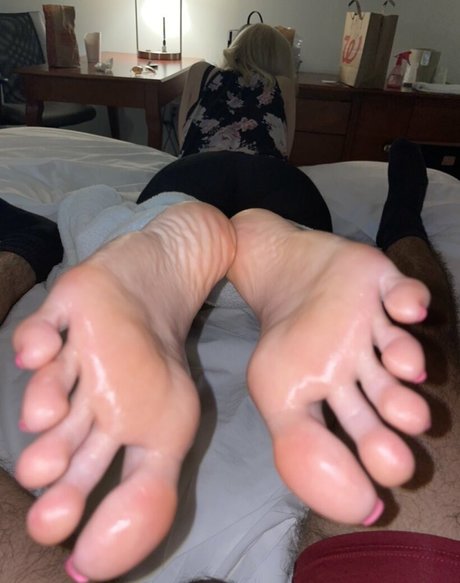 Kylie Toecandy naked onlyfans leak