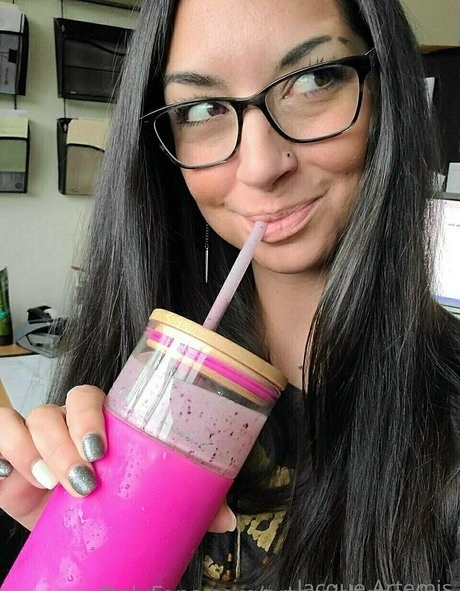 artemisbehaving onlyfans leak nudes