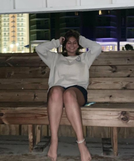 Caroline Casbon onlyfans leakes