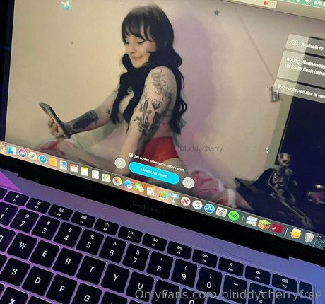 bluddycherryfree onlyfans strip tease