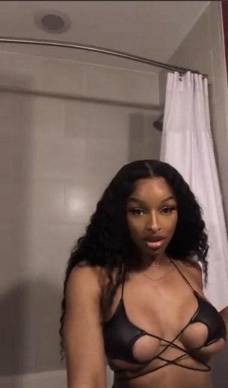 LayahsTs onlyfans nude pics