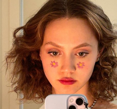 Iris Apatow onlyfans de