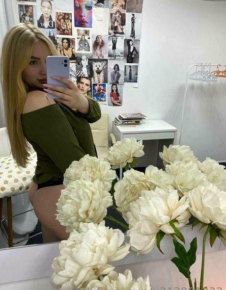 aishi moon onlyfans leaked.