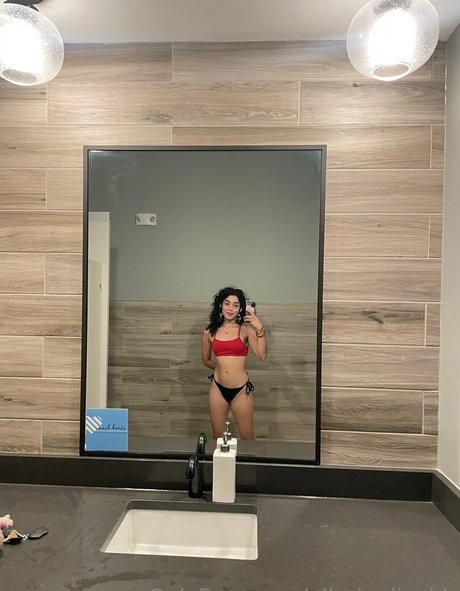 alluringliyahh onlyfans nude photos