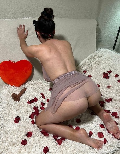 Elsaliux onlyfans naked