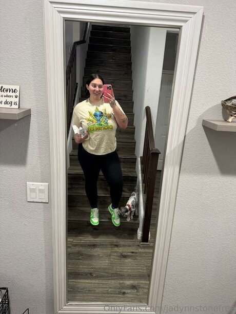 jadynnstonefree onlyfans strip tease