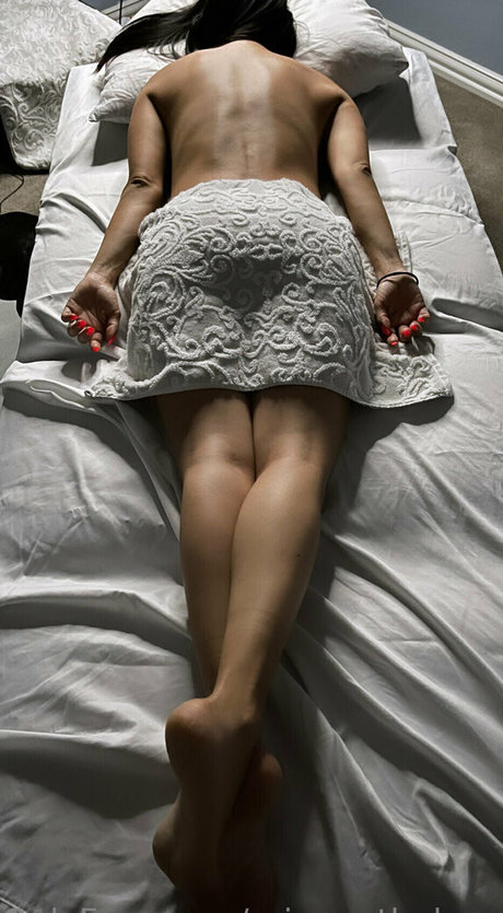 ariannathehousewife free onlyfans