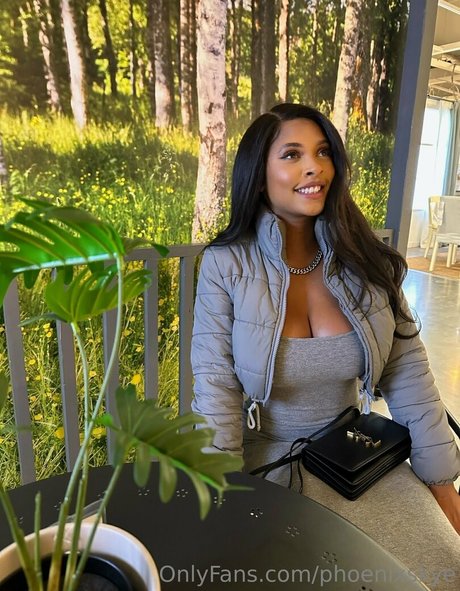 phoenixskye onlyfans content