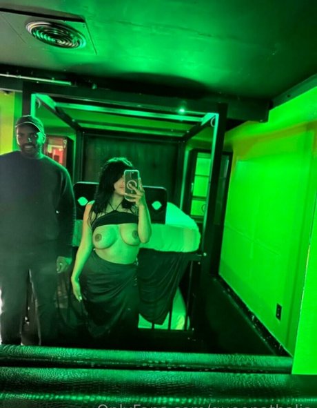 queenathalia porn onlyfans