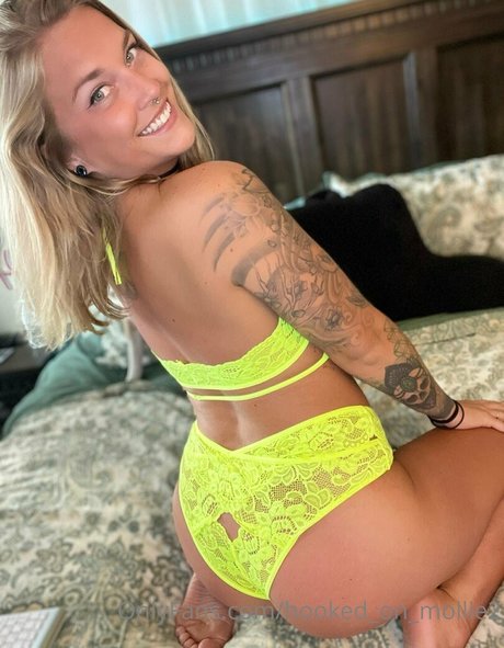 hooked on mollie2 onlyfans leak