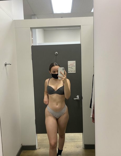 elenasainte Profile pic