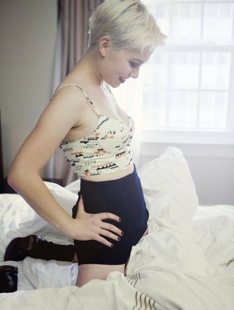 Phoebe Bridgers nude onlyfans