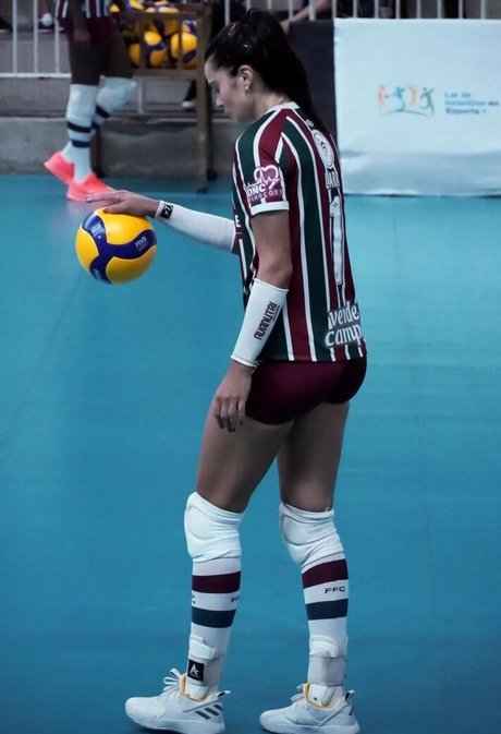 Lara Nobre naked onlyfans leaks