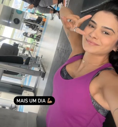 Lara Nobre onlyfans tits