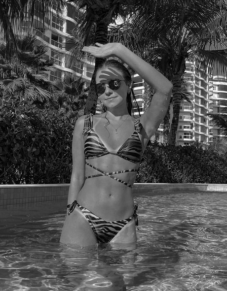 Nicole Loures onlyfans nude pictures