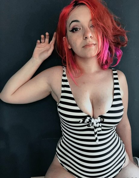 edelphiniumfree onlyfans posts